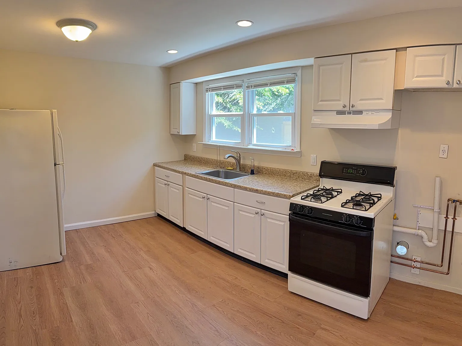 9B Center Garden Blvd — Photo 2