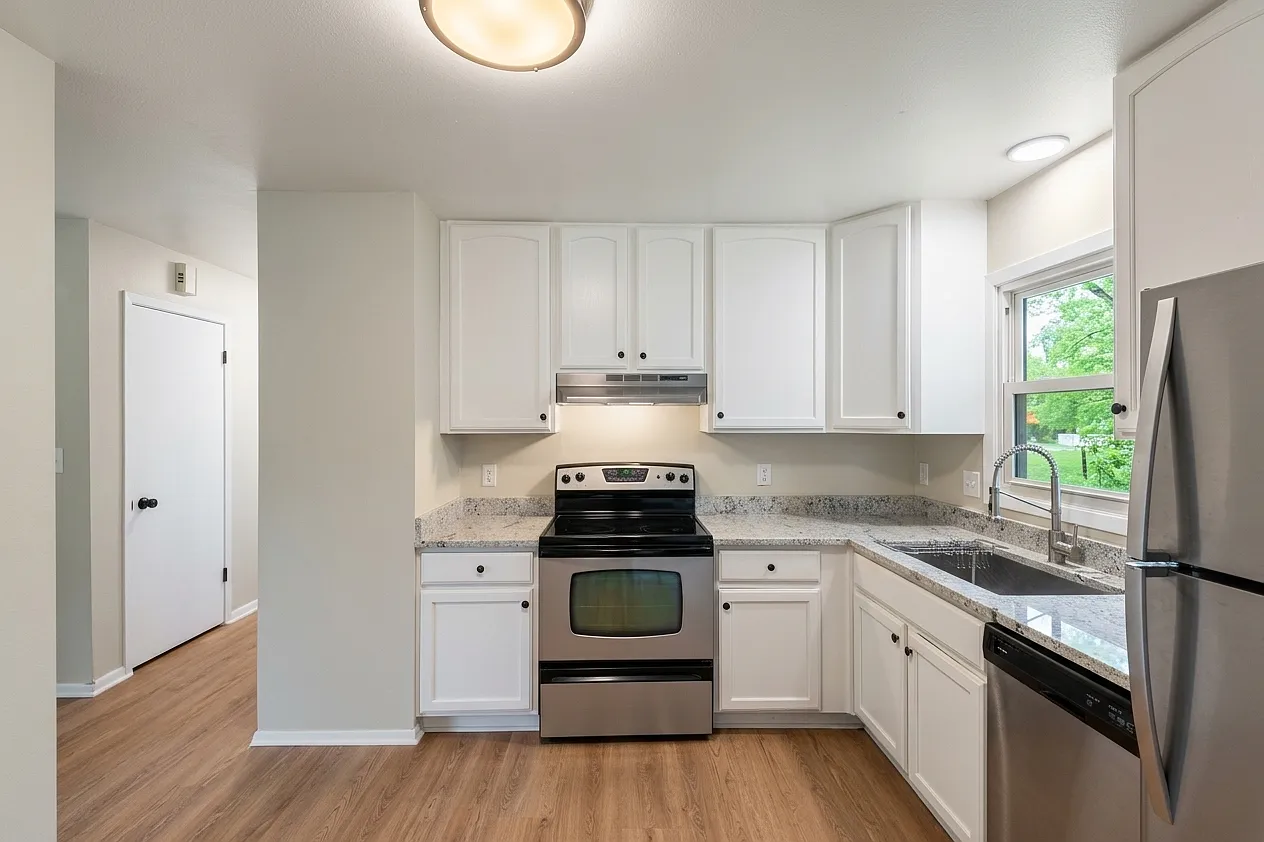 3 bed, 1294 sqft, $2,350 — Photo 1