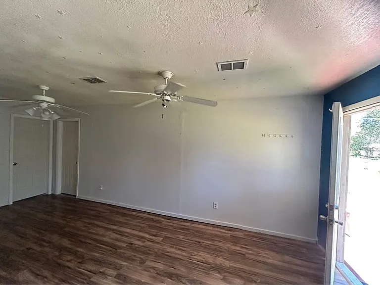 1739 Hickory Shores Rd — Photo 5