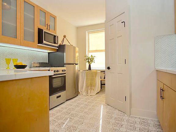 4th image of 11-36 31st Ave #3L