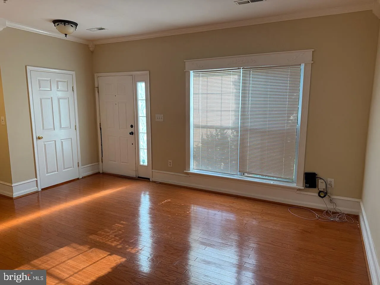 3 bed, 2.5 bath, 1560 sqft, $2,700 — Photo 2
