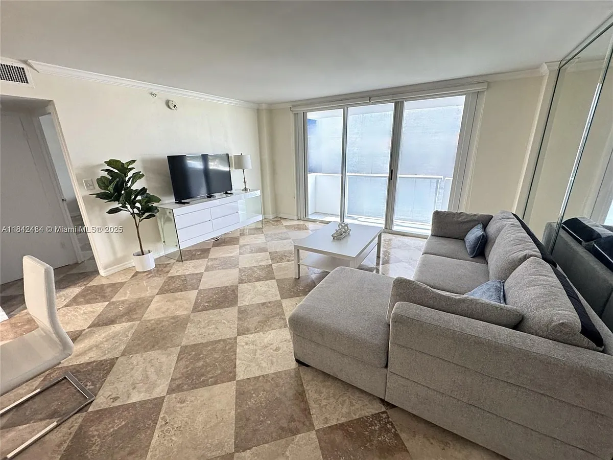 Building Photo - 9195 Collins Ave #912