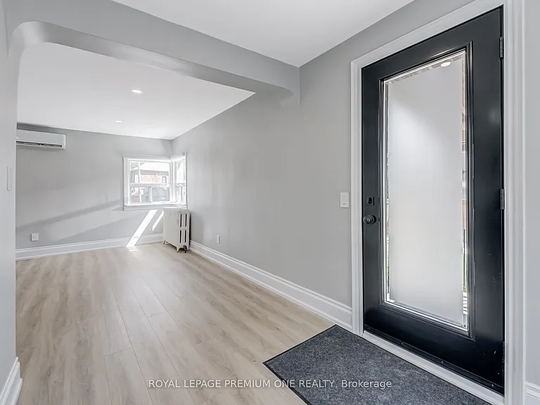79 25th St #2 — Photo 4