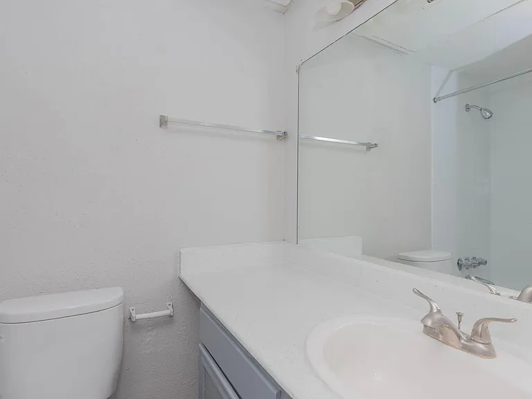 Waterford Grove Apartments — Photo 9