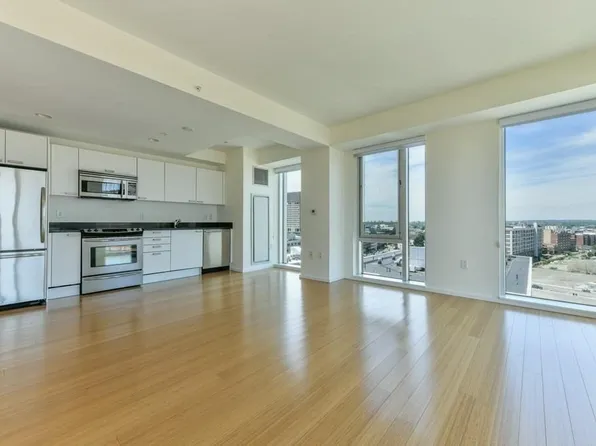 2 Earhart St #Penthouse 3, Cambridge, MA 02141