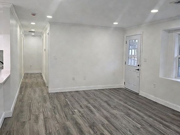 3rd image of 23 Dondi Rd