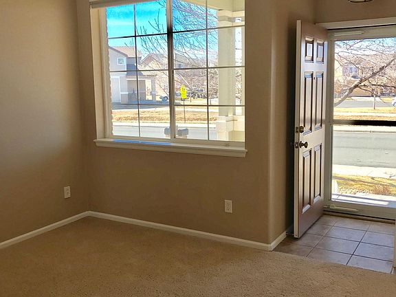 Entry/Living Room