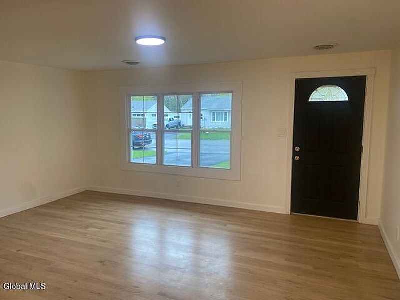 3rd image of 13 Winslow Drive