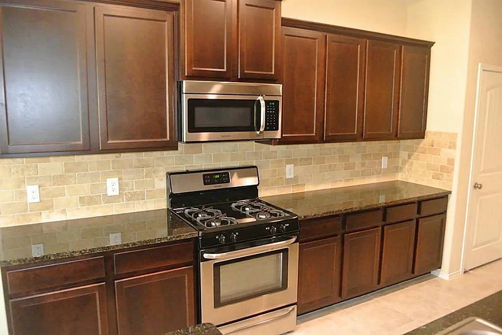 3 bed, 2.5 bath, 1559 sqft, $1,825 — Photo 2