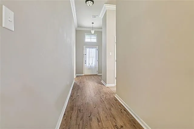 3 bed, 2.0 bath, 1690 sqft, $2,000 — Photo 2