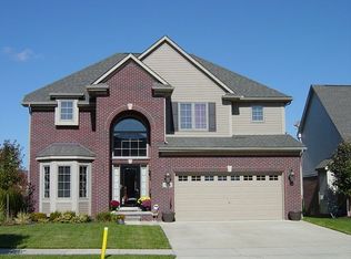 37180 Baker Dr, Westland, MI 48185