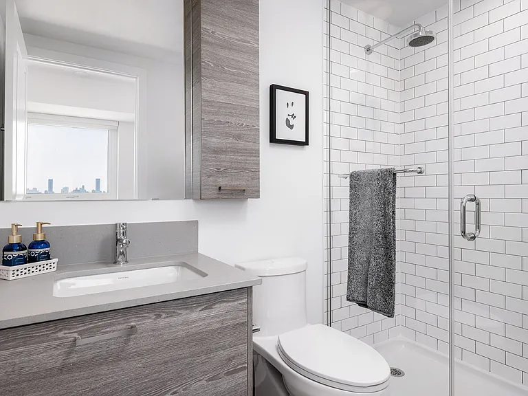 410 Dufferin St — Photo 34