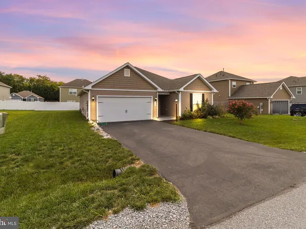 43 Eakins Ln, Martinsburg, WV 25401
