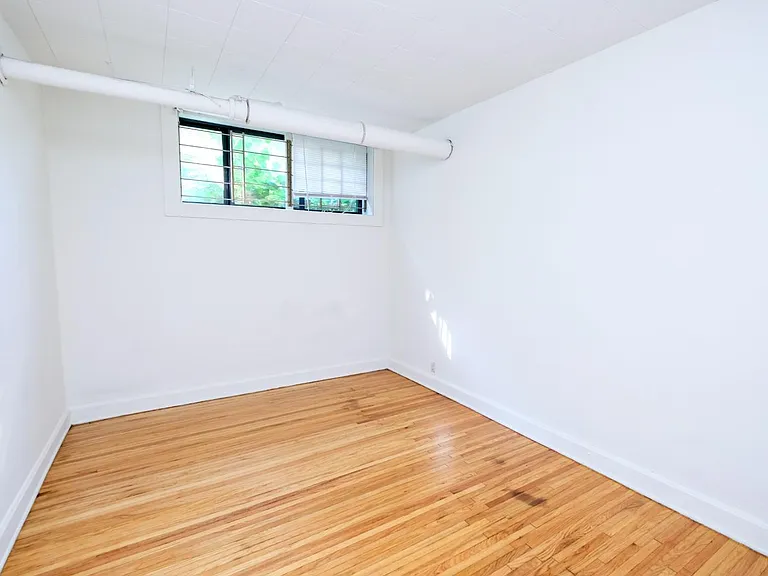 Yale Apartments — Photo 17