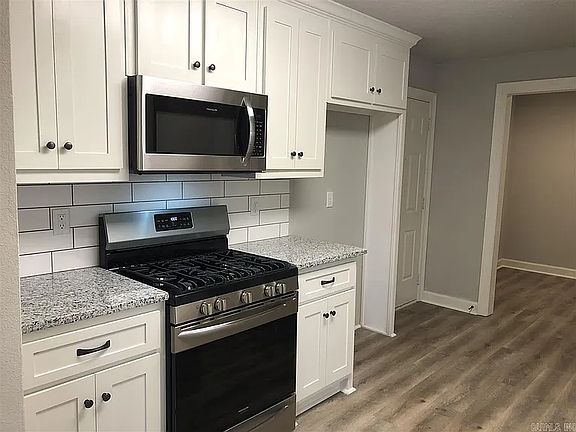 3rd image of 912 Brewer St