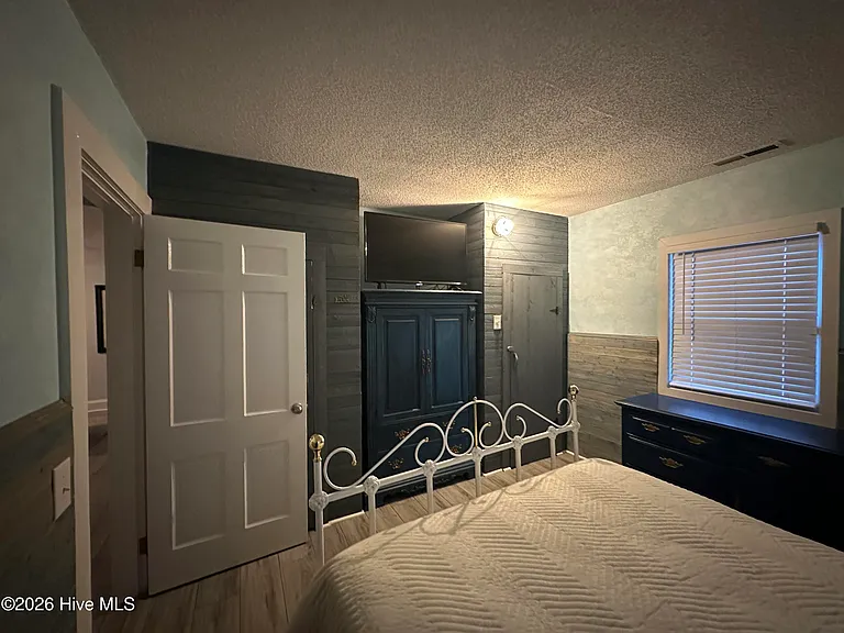 302 N Shores Rd — Photo 18