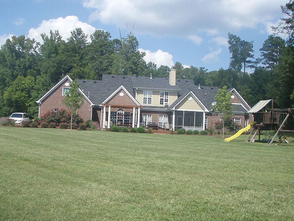 2nd image of 2253 Forest Dr