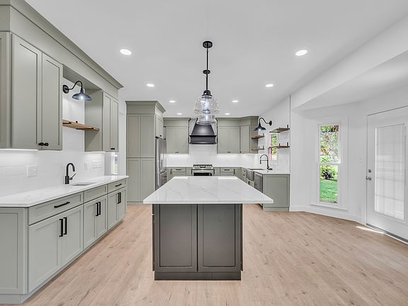 2nd image of 2865 Carriage Way