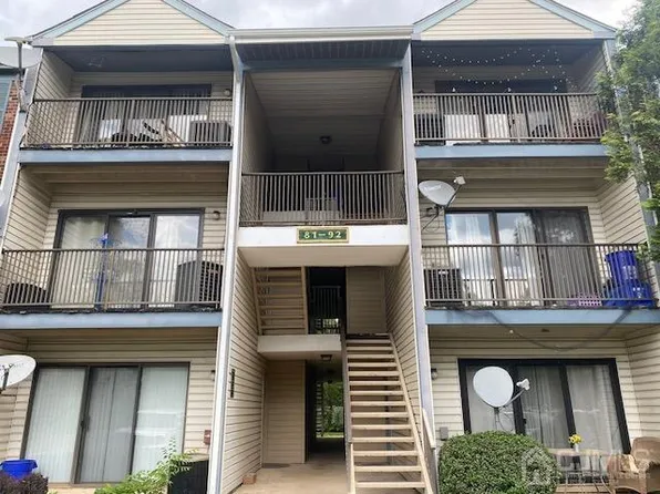 86 Canterbury Ct, Piscataway, NJ 08854