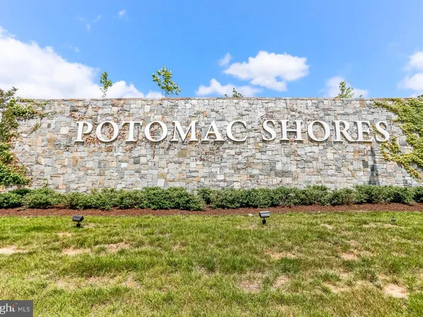 1984 Silver Sycamore Ln, Dumfries, VA 22026