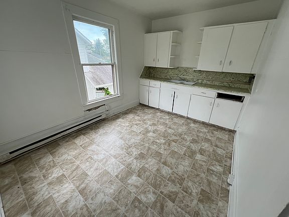 3rd image of 731 1/2 Lexington Ave