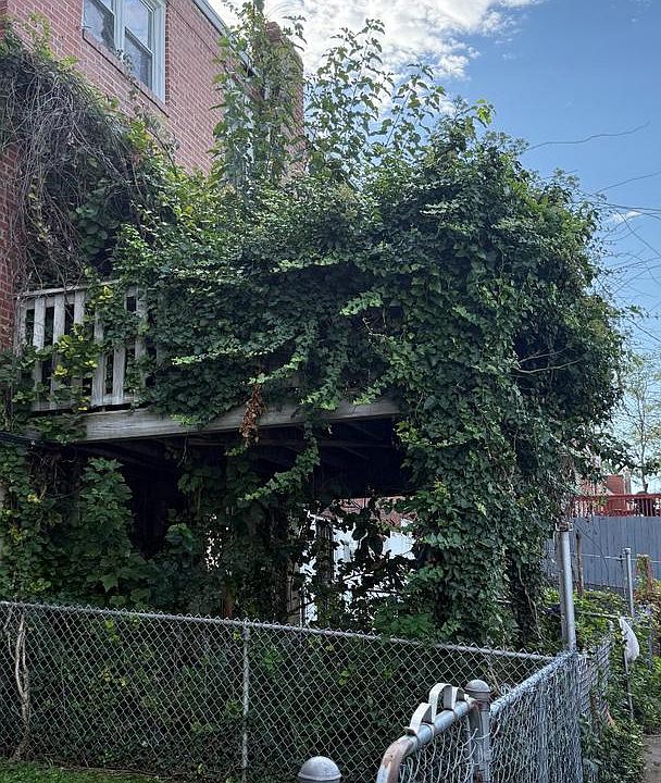 2nd image of 524 N 67th St