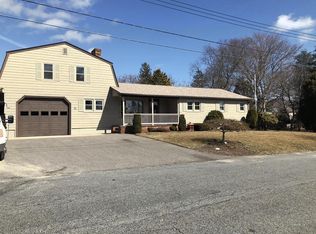 11 Monmouth St, Acushnet, MA 02743