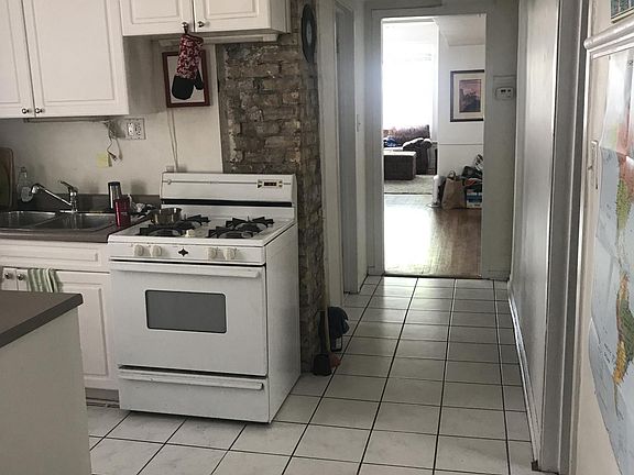 4th image of 2108 W Belle Plaine Ave APT 1