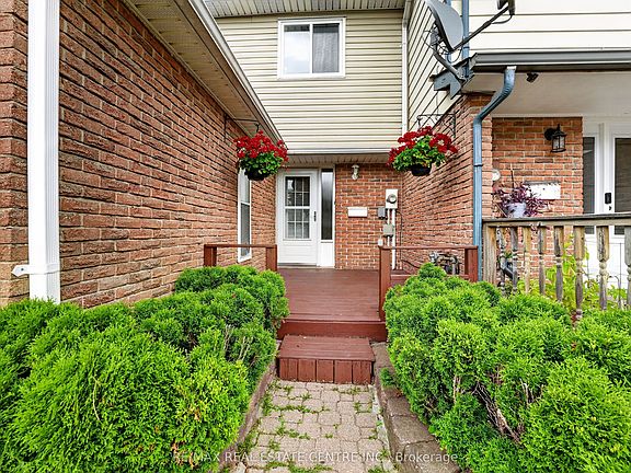 3rd image of 23 Burbank Cres