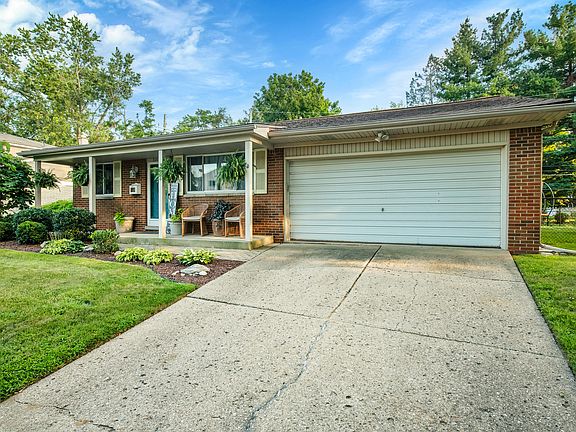 2nd image of 33129 Tall Oaks St
