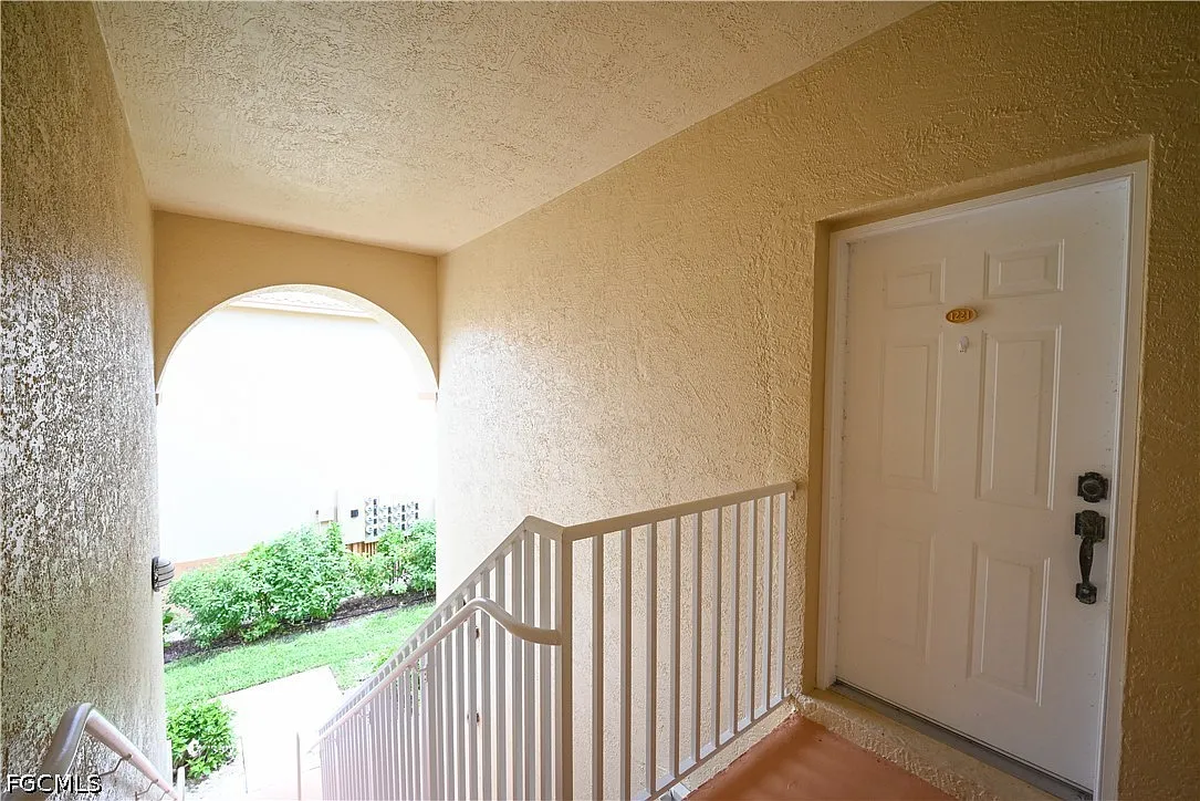 3 bed, 2.0 bath, 1043 sqft, $1,700 — Photo 3