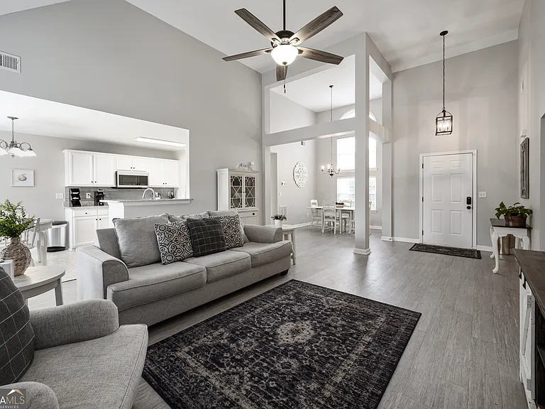 11 Cobblestone Dr NW — Photo 1