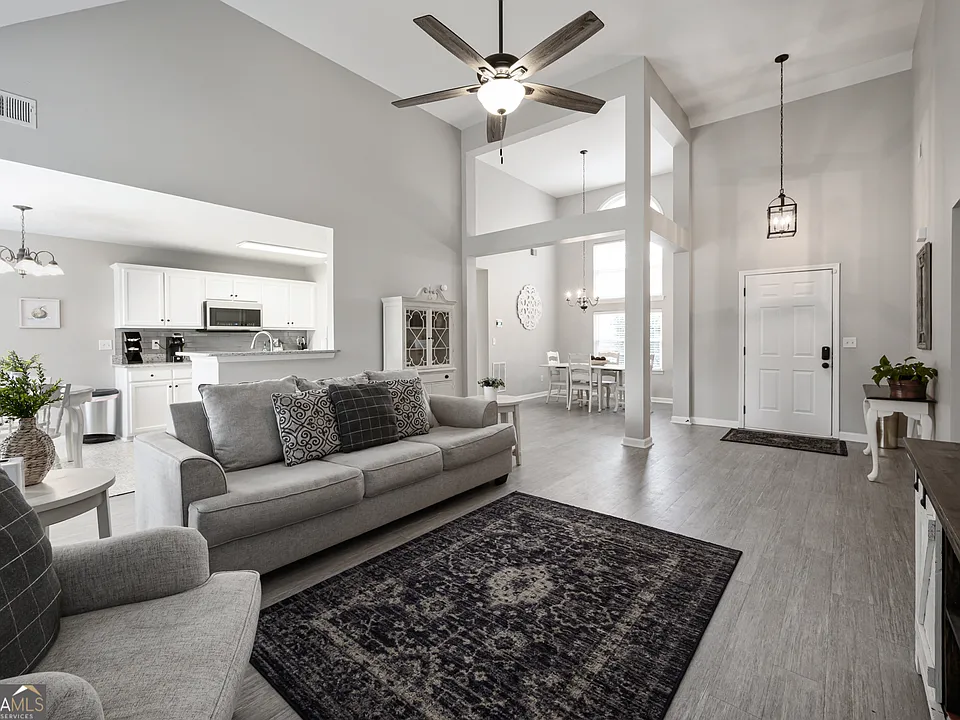 11 Cobblestone Dr NW