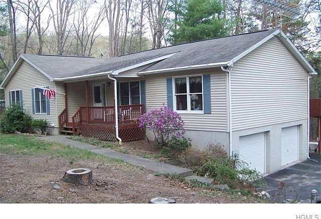 1st image of 4 Hawk Mountain Dr