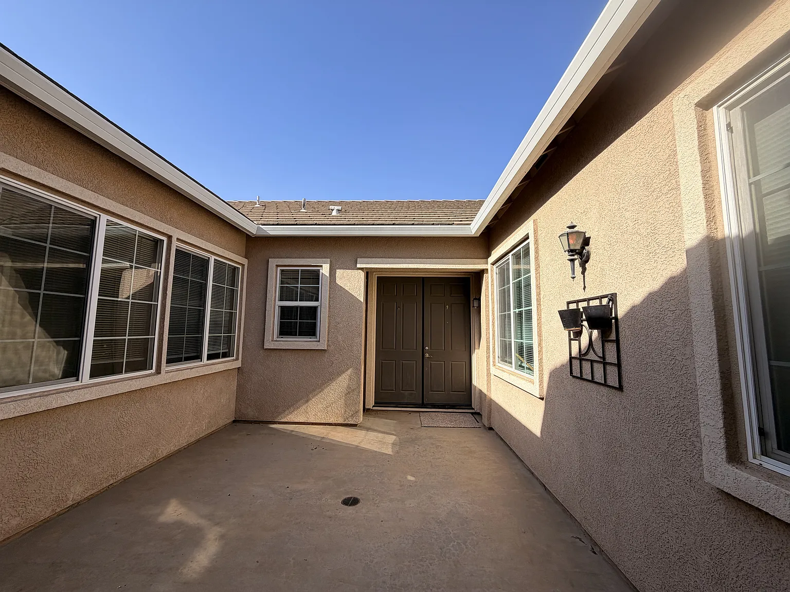 4 bed, 2.5 bath, 2155 sqft, $2,290 — Photo 2