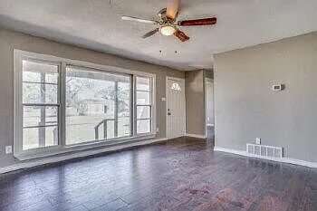 3 bed, 2.0 bath, 1297 sqft, $1,425 — Photo 2