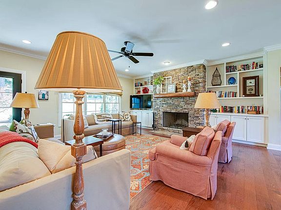 5th image of 2210 Oakwood Dr W