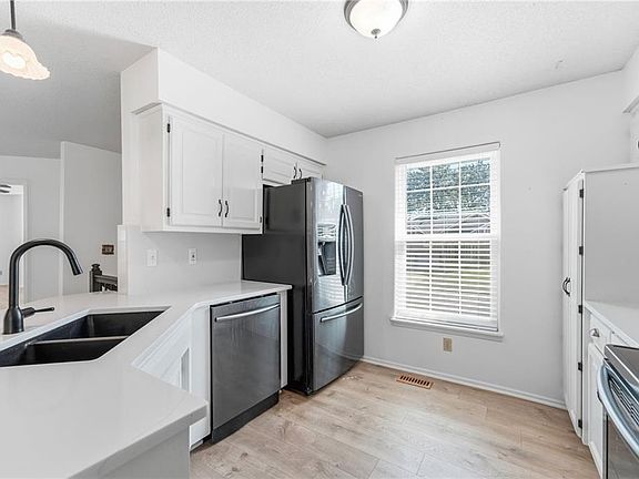 5th image of 2558 NE Dale Hunter Ln