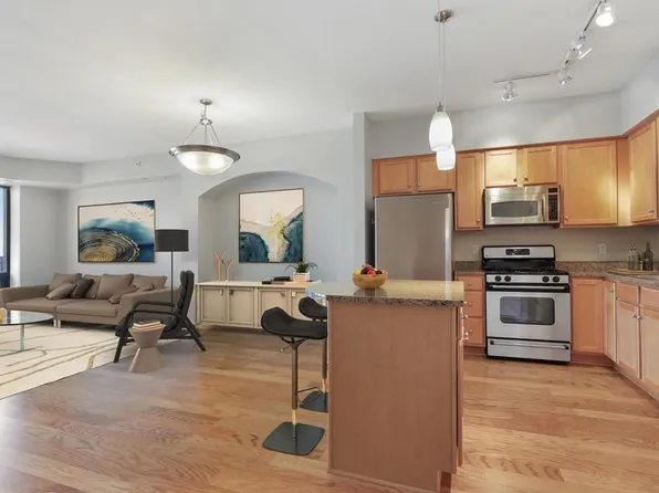 500 E Grant St APT 909, Minneapolis, MN 55404