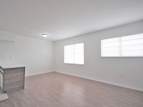 3rd image of 1226 Drexel Avenue # Third Floor