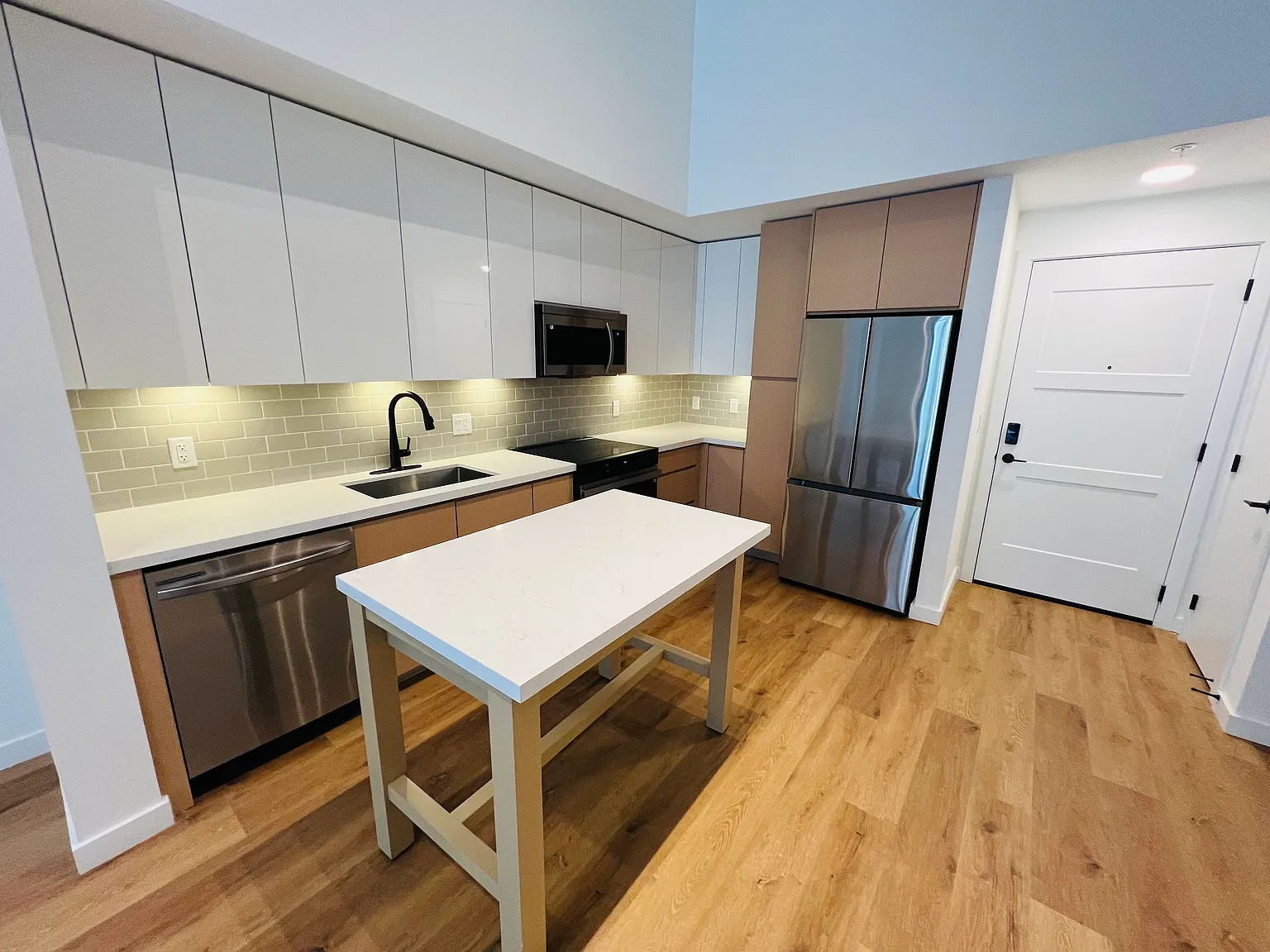 1 bed, 800 sqft, $2,950 — Photo 1