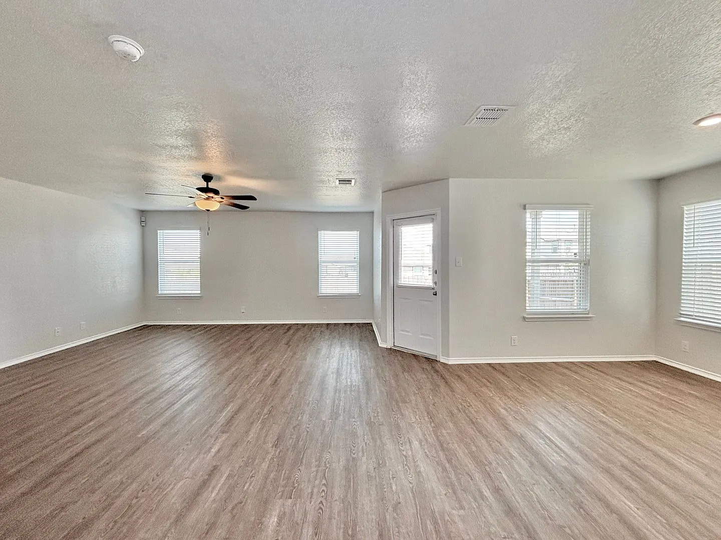Beautiful and Unique 4 Bedroom Rental Home! — Photo 4