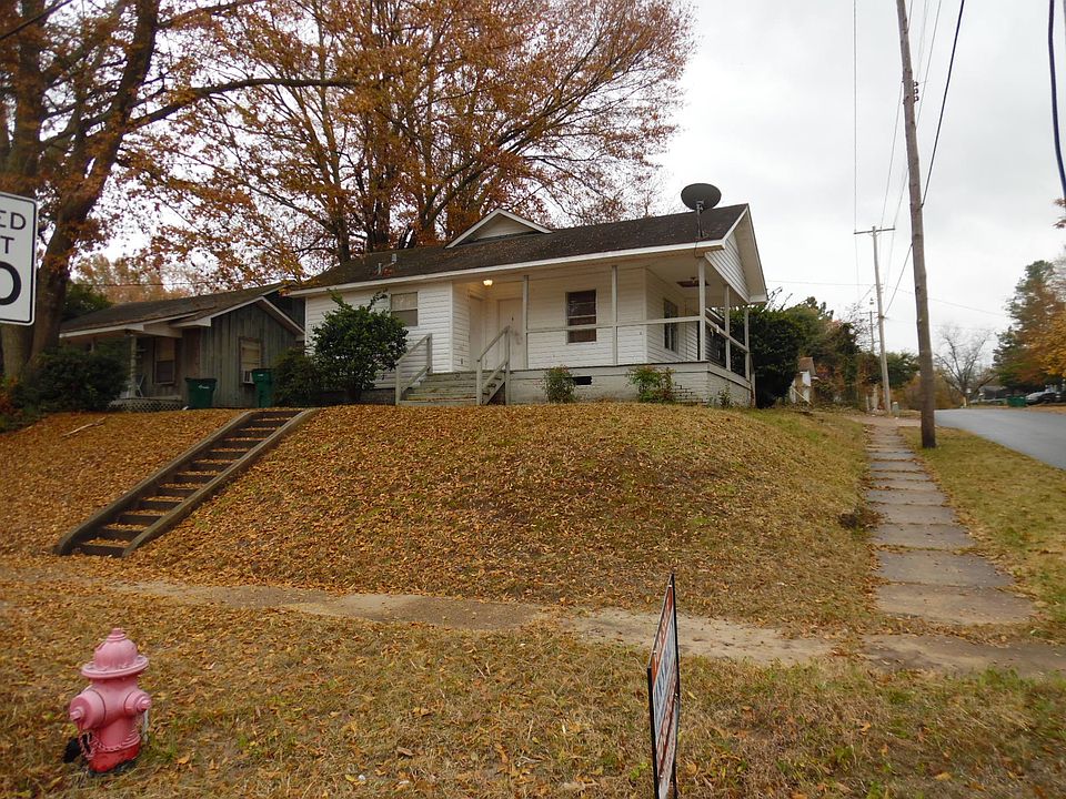 1st image of 701 E Faulkner St