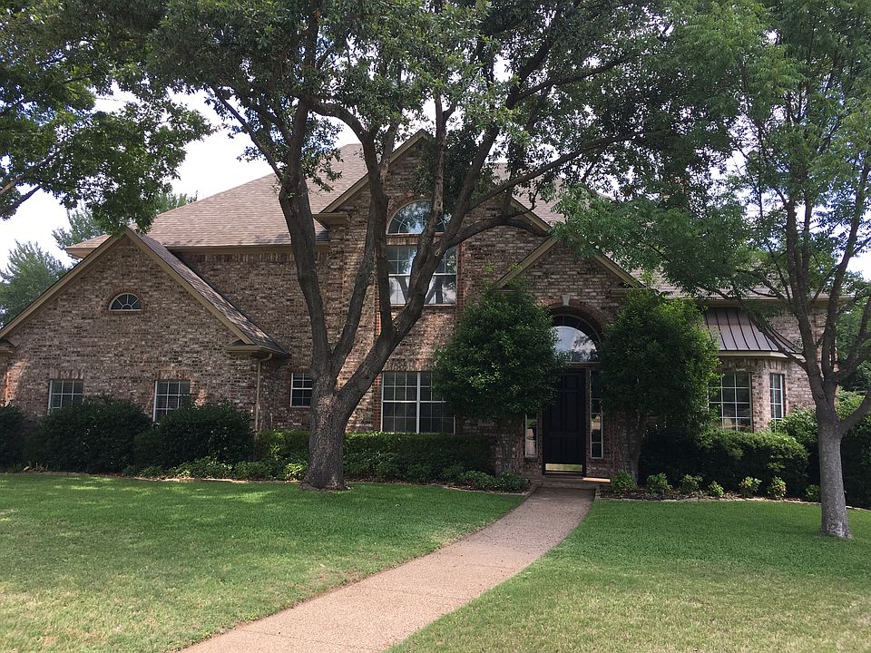 1st image of 802 Hillcrest Trl