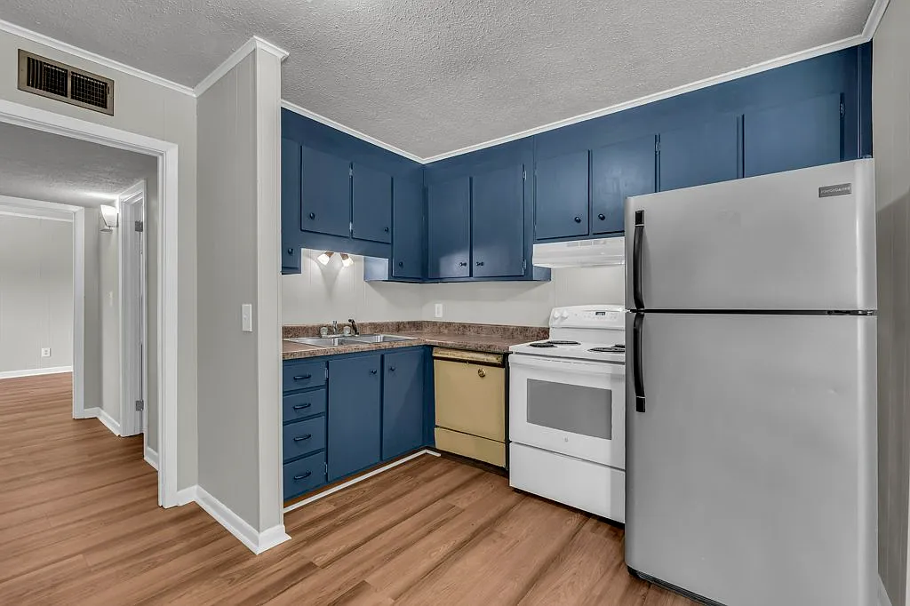 1 bed, 750 sqft, $695 — Photo 1