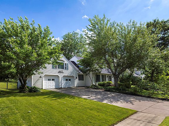 2nd image of 4427 Neptune Dr