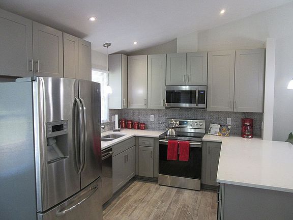 4th image of 4740 Oakcliff Dr