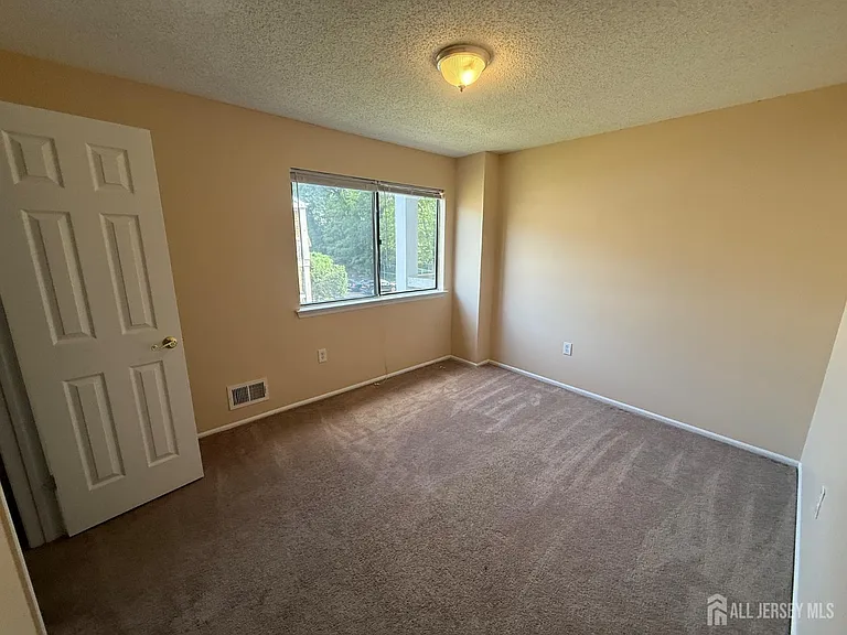 1502 Edison Glen Ter — Photo 12