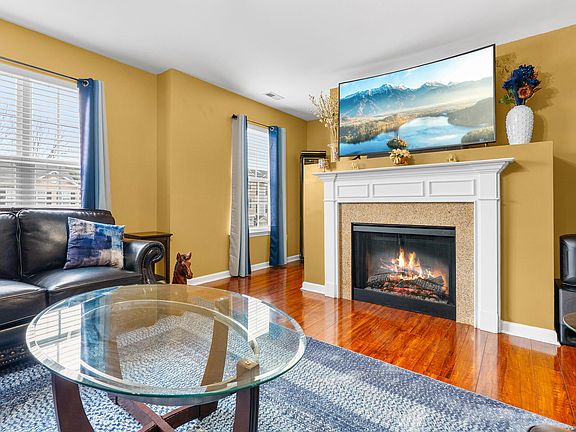 2nd image of 8840 Thornton Town Pl