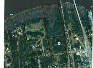 201 W 1st St, Woodbine, GA 31569